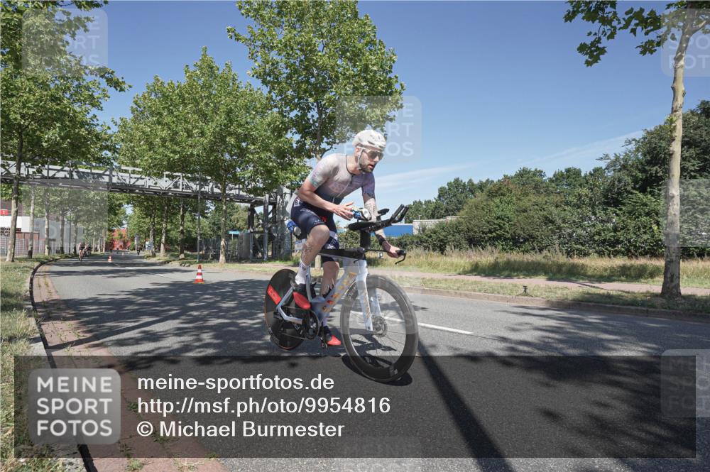 09.08.2026 - GEWOBA Citytriathlon Bremen Michael Burmester http://msf.ph/oto/9954816 09.08.2026 12:11:13 Radfahren 588, 641, 652, 690, 698, 743, 767, 789, 801, 810, 831, 854 meine-sportfotos.de