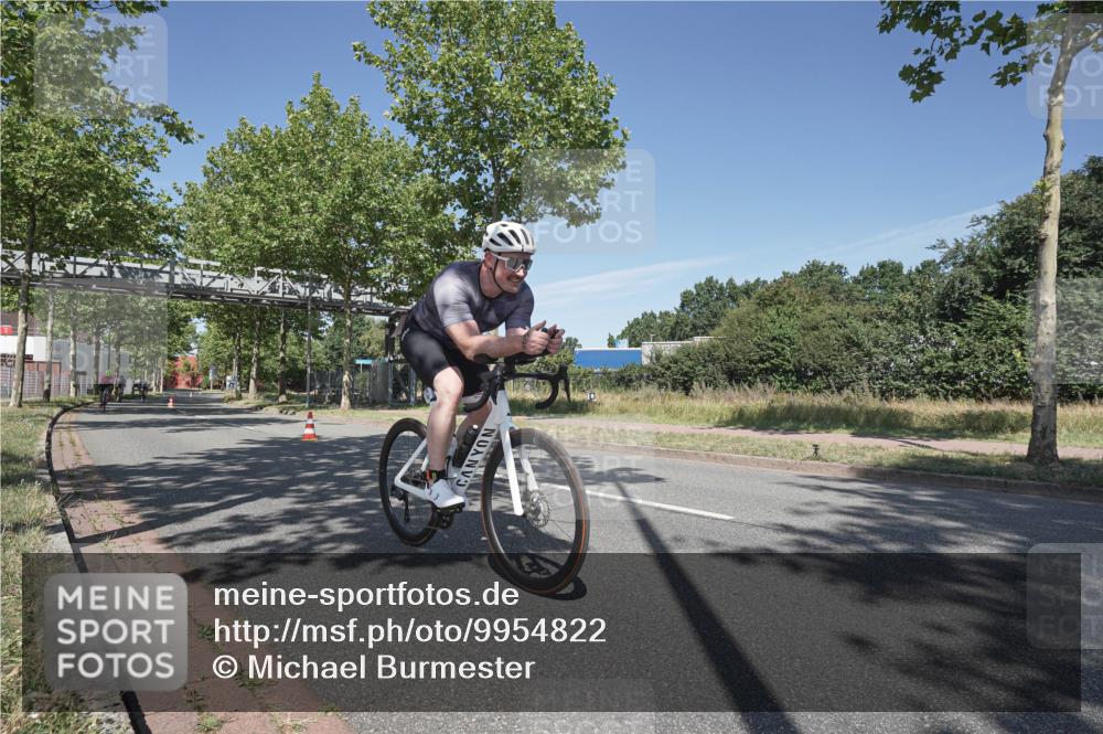 09.08.2026 - GEWOBA Citytriathlon Bremen Michael Burmester http://msf.ph/oto/9954822 09.08.2026 12:11:23 Radfahren 112, 540, 588, 666, 698, 703, 767, 789, 854, 1153 meine-sportfotos.de