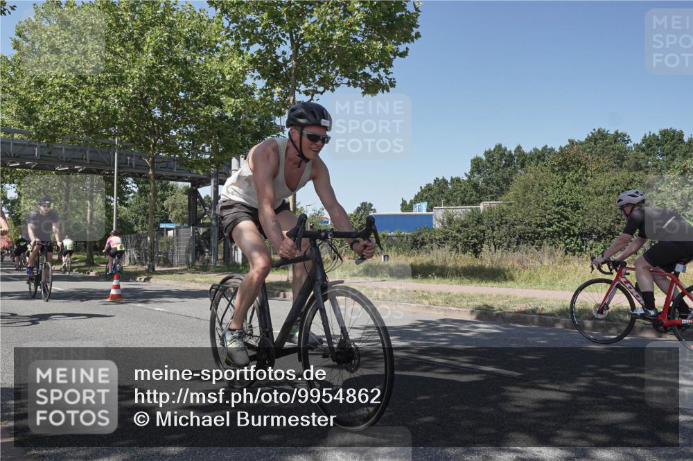 09.08.2026 - GEWOBA Citytriathlon Bremen Michael Burmester http://msf.ph/oto/9954862 09.08.2026 14:37:22 Radfahren 10, 58, 87, 172, 300, 316, 369, 385, 448 meine-sportfotos.de