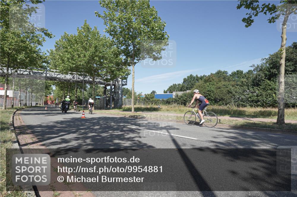 09.08.2026 - GEWOBA Citytriathlon Bremen Michael Burmester http://msf.ph/oto/9954881 09.08.2026 12:12:01 Radfahren 642, 660 meine-sportfotos.de