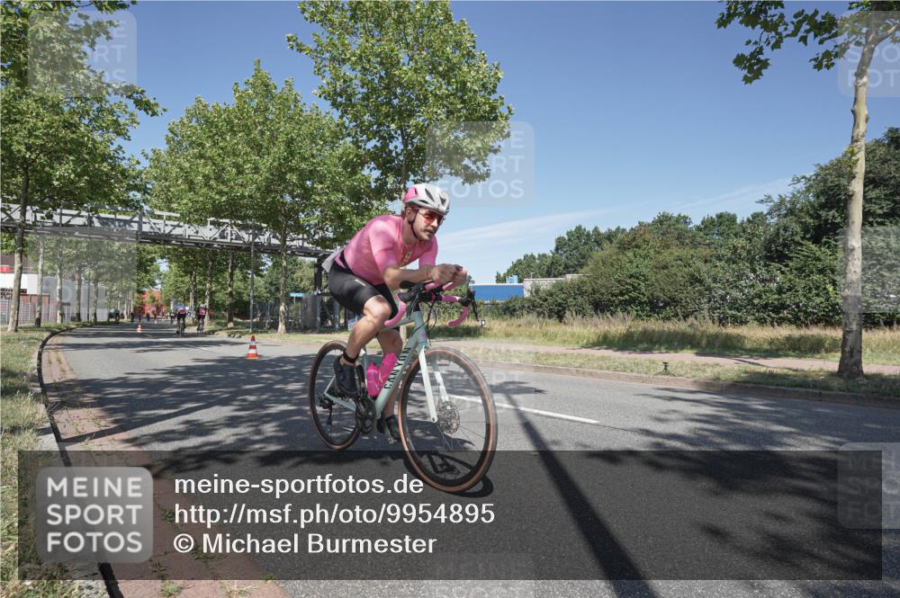 09.08.2026 - GEWOBA Citytriathlon Bremen Michael Burmester http://msf.ph/oto/9954895 09.08.2026 12:12:15 Radfahren 610, 618, 632, 677, 697 meine-sportfotos.de