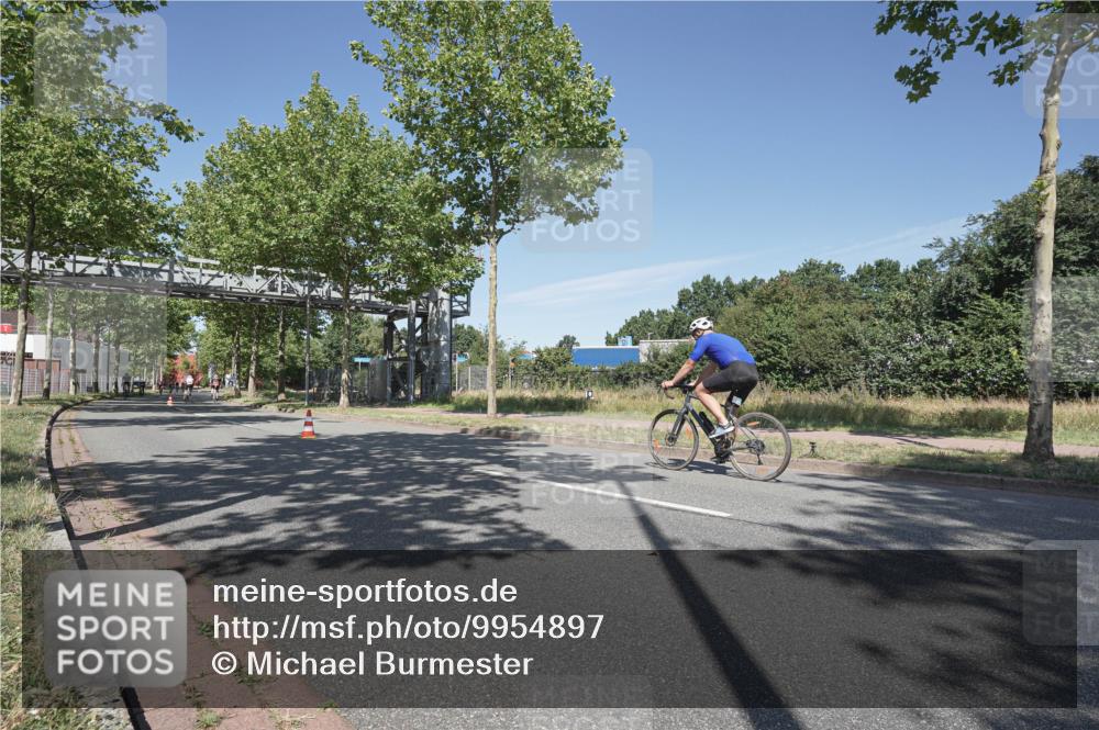 09.08.2026 - GEWOBA Citytriathlon Bremen Michael Burmester http://msf.ph/oto/9954897 09.08.2026 12:12:17 Radfahren 589, 610, 618, 632, 677, 697 meine-sportfotos.de