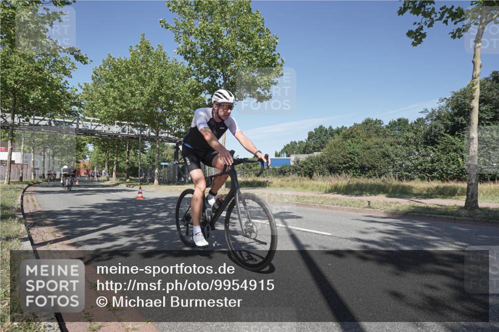 09.08.2026 - GEWOBA Citytriathlon Bremen Michael Burmester http://msf.ph/oto/9954915 09.08.2026 12:12:26 Radfahren 544, 589, 610, 632, 661, 677, 697, 791, 825, 835, 1127, 1131 meine-sportfotos.de