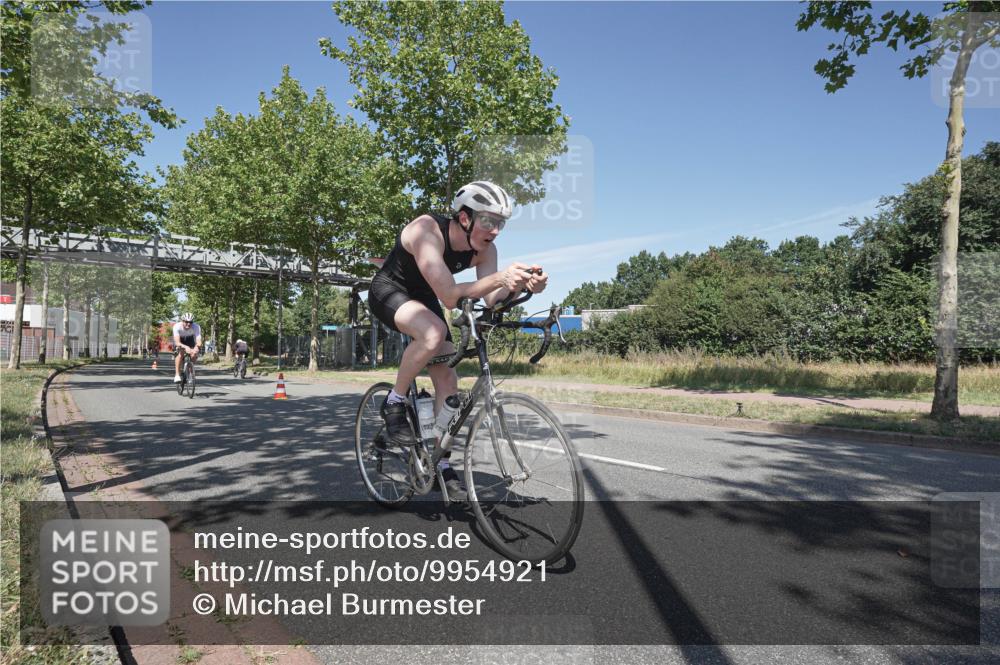 09.08.2026 - GEWOBA Citytriathlon Bremen Michael Burmester http://msf.ph/oto/9954921 09.08.2026 12:12:30 Radfahren 544, 589, 632, 661, 697, 791, 825, 835, 1127, 1131 meine-sportfotos.de