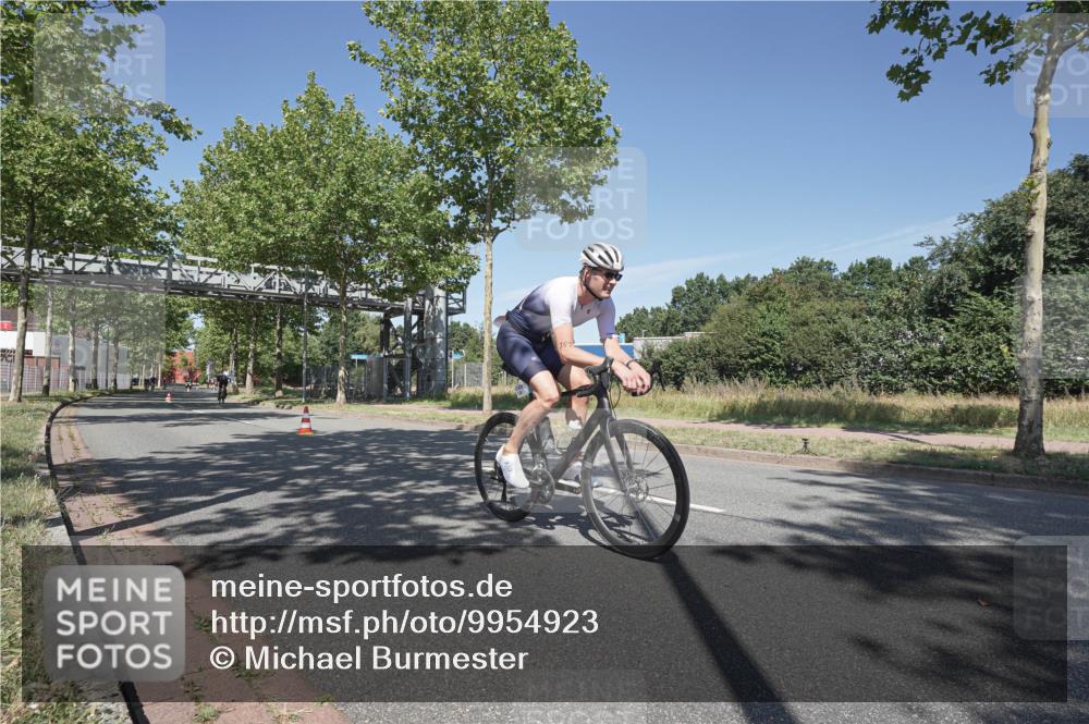 09.08.2026 - GEWOBA Citytriathlon Bremen Michael Burmester http://msf.ph/oto/9954923 09.08.2026 12:12:30 Radfahren 544, 589, 632, 661, 697, 791, 825, 835, 1127, 1131 meine-sportfotos.de