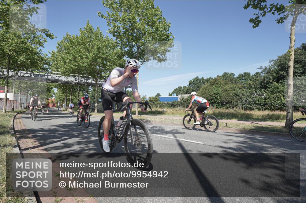 09.08.2026 - GEWOBA Citytriathlon Bremen Michael Burmester http://msf.ph/oto/9954942 09.08.2026 12:12:45 Radfahren 556, 593, 605, 606, 683, 686, 723, 764, 878, 951, 1127 meine-sportfotos.de