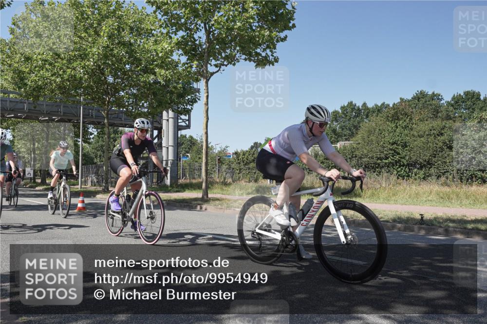 09.08.2026 - GEWOBA Citytriathlon Bremen Michael Burmester http://msf.ph/oto/9954949 09.08.2026 14:38:09 Radfahren 193, 202, 221, 266, 277, 280, 293, 297, 306, 314, 319, 324, 330, 335, 344, 398, 410, 434, 454, 485, 521, 522 meine-sportfotos.de