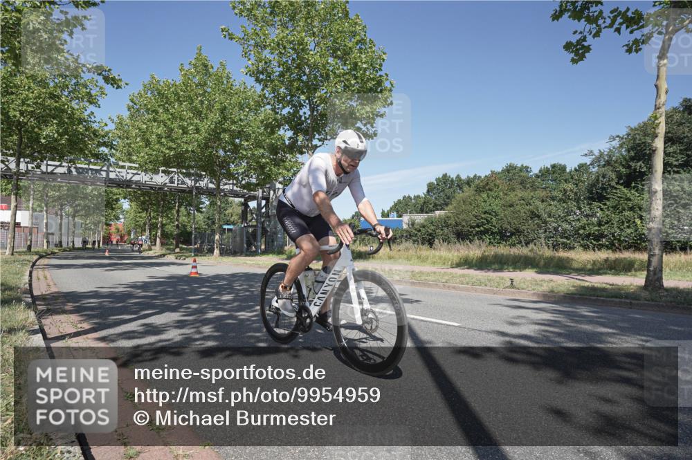 09.08.2026 - GEWOBA Citytriathlon Bremen Michael Burmester http://msf.ph/oto/9954959 09.08.2026 12:12:56 Radfahren 556, 593, 606, 658, 686, 843, 852, 878, 951 meine-sportfotos.de
