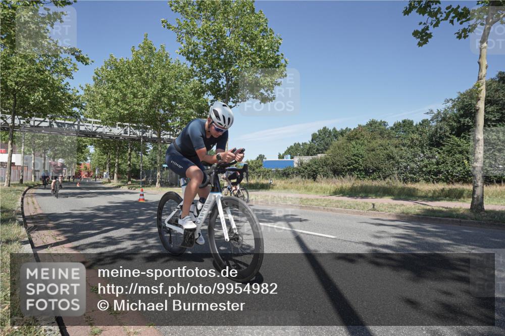 09.08.2026 - GEWOBA Citytriathlon Bremen Michael Burmester http://msf.ph/oto/9954982 09.08.2026 12:13:22 Radfahren 551, 575, 591, 710, 824, 882, 1011, 1116, 1148, 1150 meine-sportfotos.de
