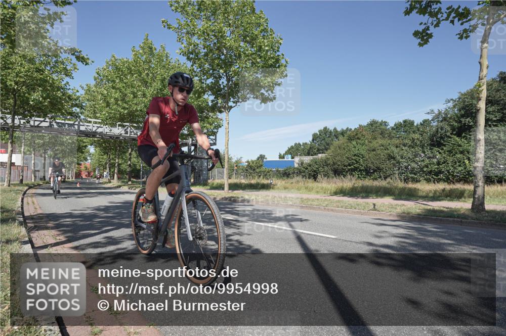 09.08.2026 - GEWOBA Citytriathlon Bremen Michael Burmester http://msf.ph/oto/9954998 09.08.2026 12:13:33 Radfahren 591, 592, 645, 685, 710, 824, 884, 1011, 1116, 1150 meine-sportfotos.de