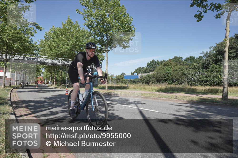 09.08.2026 - GEWOBA Citytriathlon Bremen Michael Burmester http://msf.ph/oto/9955000 09.08.2026 12:13:34 Radfahren 591, 592, 645, 685, 710, 884, 1011, 1116, 1150 meine-sportfotos.de