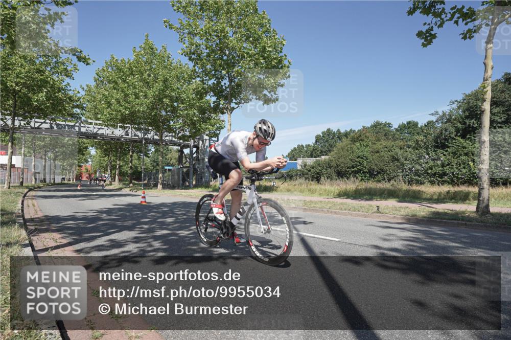 09.08.2026 - GEWOBA Citytriathlon Bremen Michael Burmester http://msf.ph/oto/9955034 09.08.2026 12:14:07 Radfahren 594, 662, 771 meine-sportfotos.de