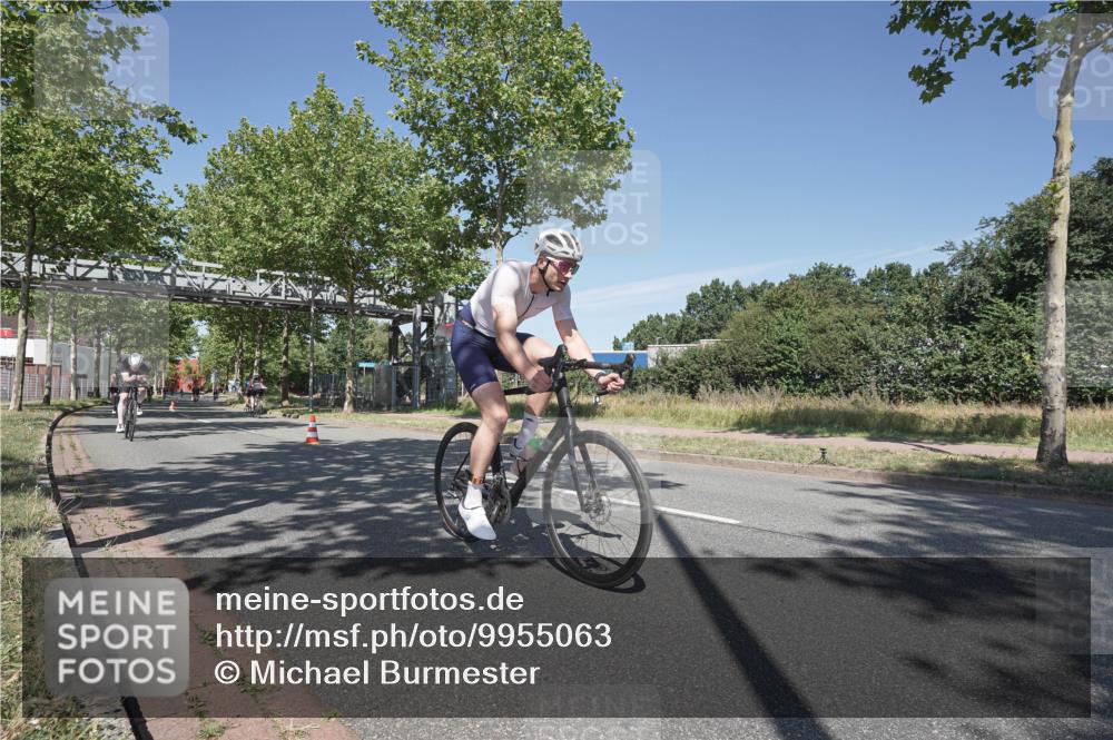 09.08.2026 - GEWOBA Citytriathlon Bremen Michael Burmester http://msf.ph/oto/9955063 09.08.2026 12:14:37 Radfahren 561, 574, 582, 647, 680, 721, 733 meine-sportfotos.de