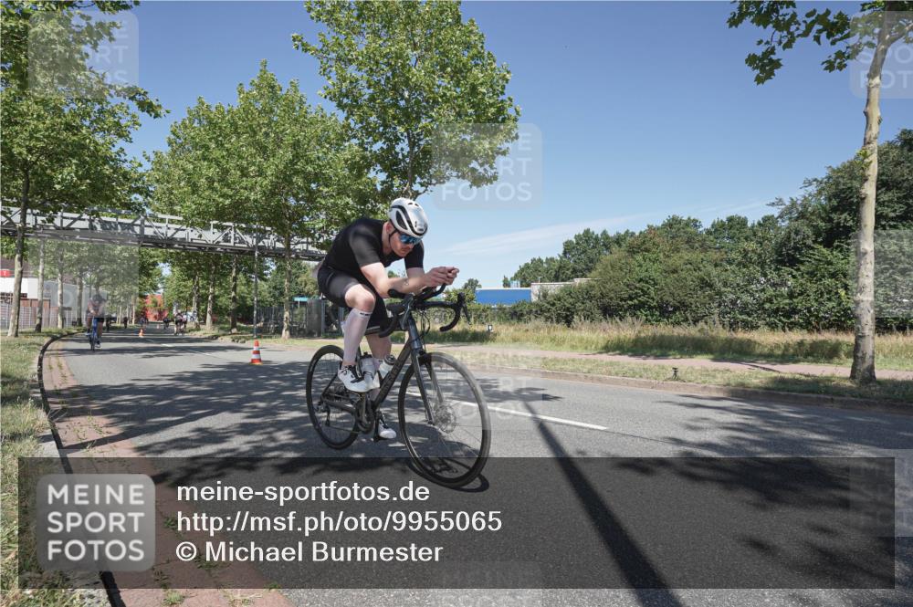 09.08.2026 - GEWOBA Citytriathlon Bremen Michael Burmester http://msf.ph/oto/9955065 09.08.2026 12:14:38 Radfahren 561, 574, 582, 680, 721, 733, 746 meine-sportfotos.de