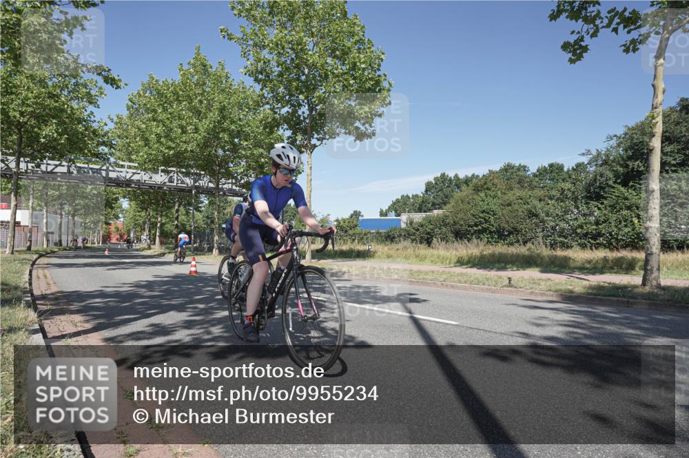 09.08.2026 - GEWOBA Citytriathlon Bremen Michael Burmester http://msf.ph/oto/9955234 09.08.2026 12:16:53 Radfahren 555, 673, 895, 1130 meine-sportfotos.de