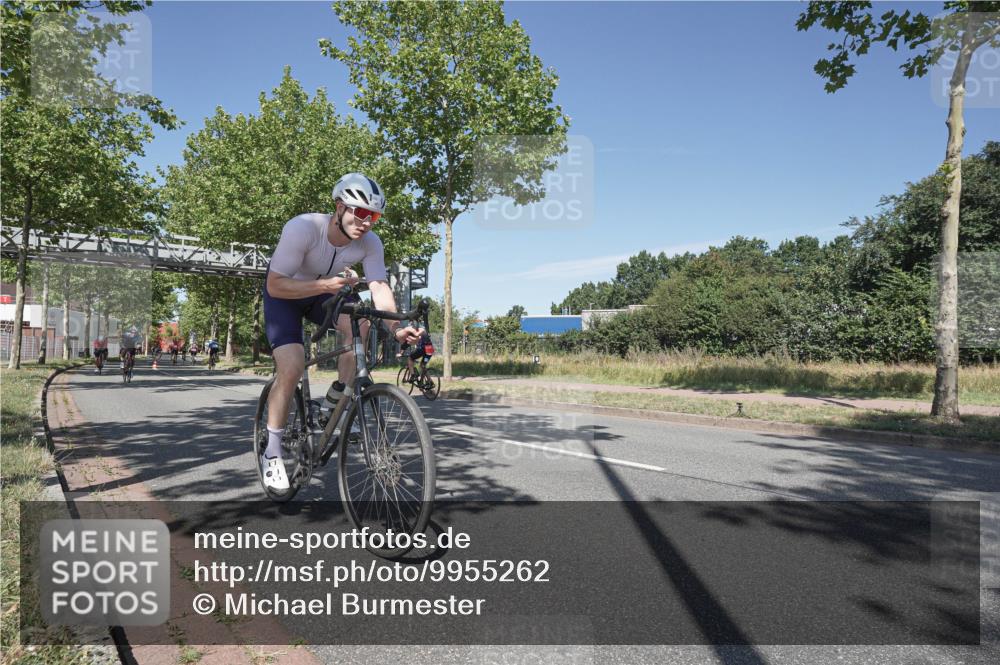 09.08.2026 - GEWOBA Citytriathlon Bremen Michael Burmester http://msf.ph/oto/9955262 09.08.2026 12:17:18 Radfahren 552, 565, 600, 653, 778, 1143, 1158 meine-sportfotos.de