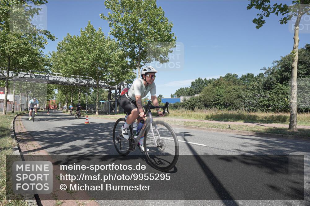 09.08.2026 - GEWOBA Citytriathlon Bremen Michael Burmester http://msf.ph/oto/9955295 09.08.2026 12:17:49 Radfahren 579, 609, 672, 901, 981, 1109, 1126, 1147 meine-sportfotos.de