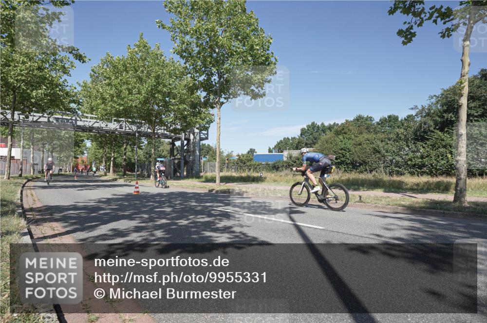 09.08.2026 - GEWOBA Citytriathlon Bremen Michael Burmester http://msf.ph/oto/9955331 09.08.2026 12:18:22 Radfahren 826, 872, 970, 1003 meine-sportfotos.de