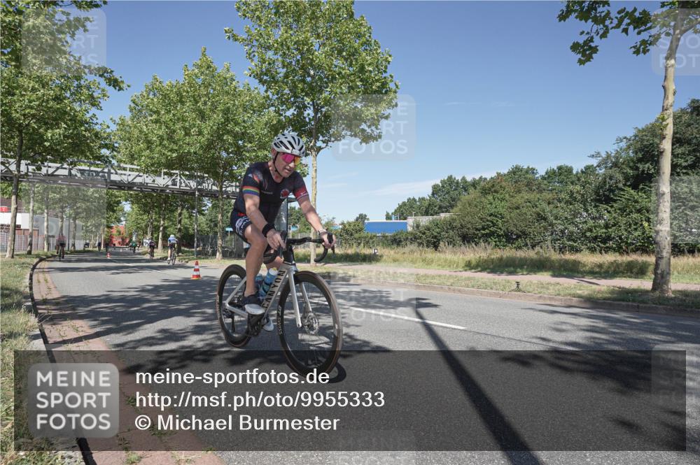 09.08.2026 - GEWOBA Citytriathlon Bremen Michael Burmester http://msf.ph/oto/9955333 09.08.2026 12:18:23 Radfahren 826, 872, 970, 1003 meine-sportfotos.de