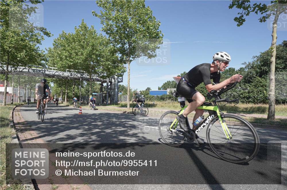 09.08.2026 - GEWOBA Citytriathlon Bremen Michael Burmester http://msf.ph/oto/9955411 09.08.2026 12:19:27 Radfahren 557, 568, 603, 727, 812, 820, 839, 861, 938, 1142, 1145, 1160 meine-sportfotos.de