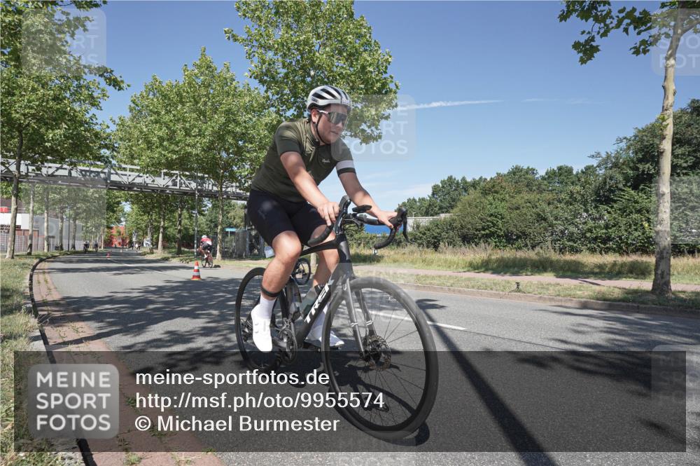 09.08.2026 - GEWOBA Citytriathlon Bremen Michael Burmester http://msf.ph/oto/9955574 09.08.2026 12:21:17 Radfahren 596, 628, 637, 644, 731, 1115, 1132 meine-sportfotos.de