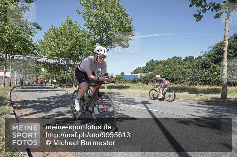 09.08.2026 - GEWOBA Citytriathlon Bremen Michael Burmester http://msf.ph/oto/9955613 09.08.2026 12:22:09 Radfahren 541, 559, 571, 623, 687, 695, 896, 953, 954, 1102, 1114, 1139, 1154 meine-sportfotos.de