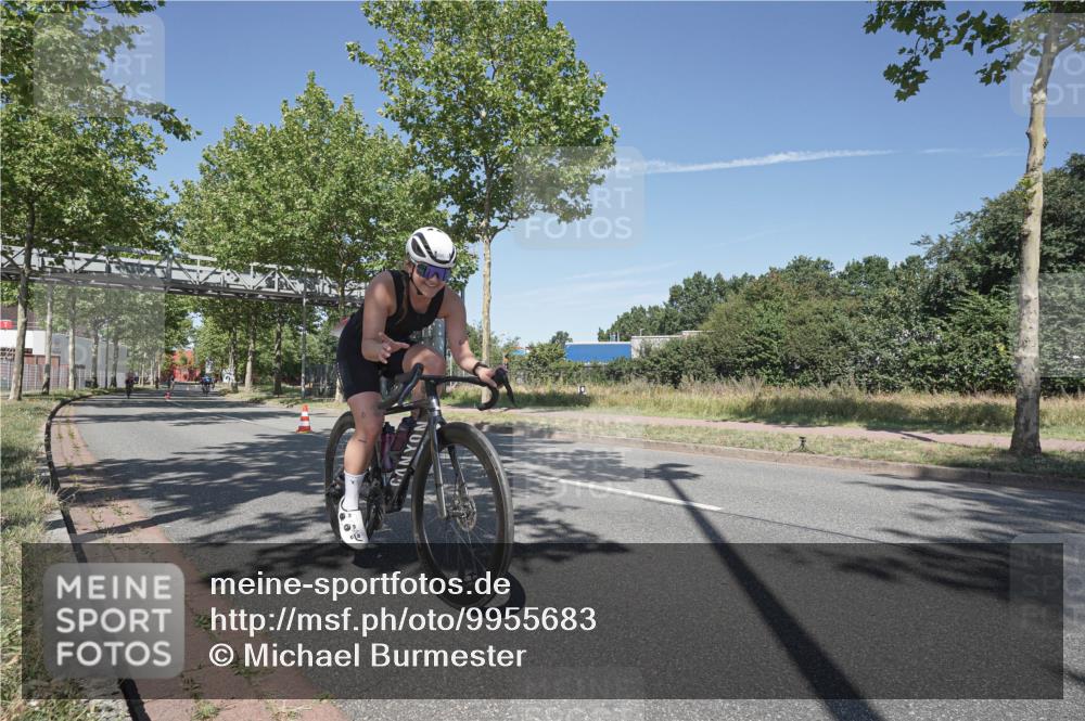09.08.2026 - GEWOBA Citytriathlon Bremen Michael Burmester http://msf.ph/oto/9955683 09.08.2026 12:23:48 Radfahren 570, 705, 890, 1107 meine-sportfotos.de