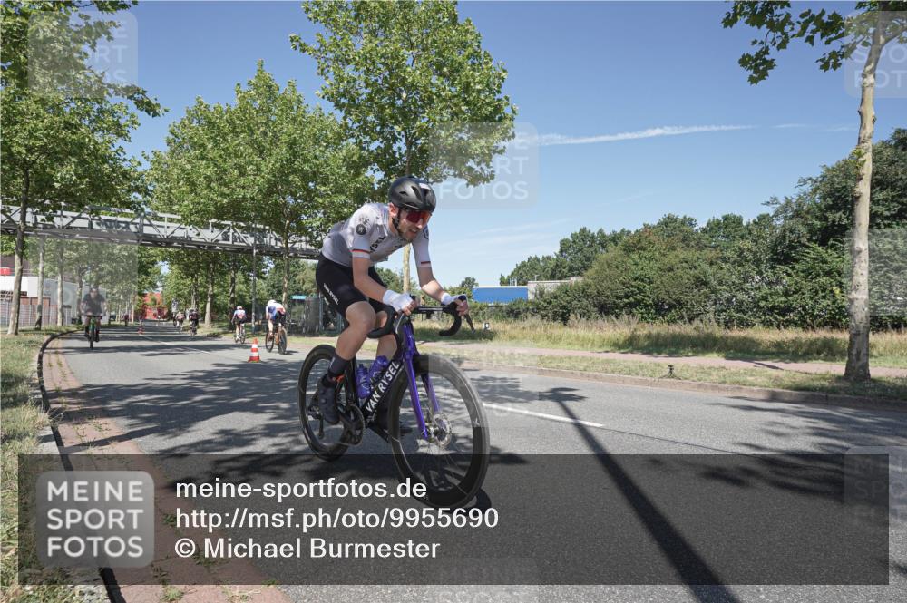 09.08.2026 - GEWOBA Citytriathlon Bremen Michael Burmester http://msf.ph/oto/9955690 09.08.2026 12:23:57 Radfahren 570, 585, 705, 761, 887, 890, 891, 1105, 1107, 1124, 1159 meine-sportfotos.de