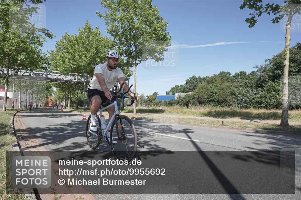 09.08.2026 - GEWOBA Citytriathlon Bremen Michael Burmester http://msf.ph/oto/9955692 09.08.2026 12:24:02 Radfahren 570, 585, 761, 887, 891, 1105, 1124, 1159 meine-sportfotos.de