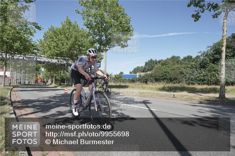 09.08.2026 - GEWOBA Citytriathlon Bremen Michael Burmester http://msf.ph/oto/9955698 09.08.2026 12:24:07 Radfahren 570, 585, 761, 887, 891, 1105, 1124, 1159 meine-sportfotos.de