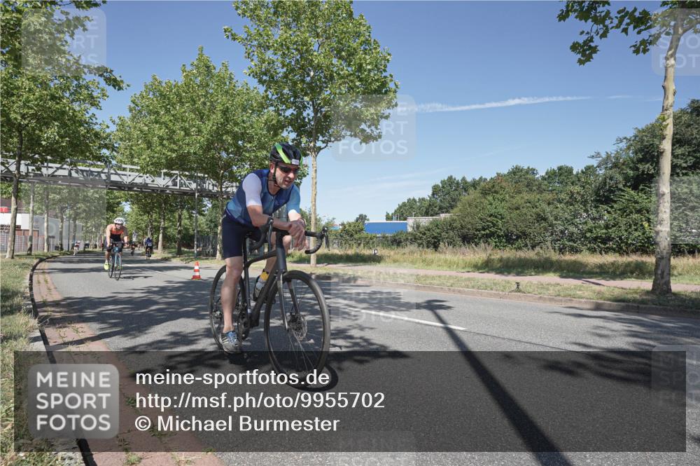 09.08.2026 - GEWOBA Citytriathlon Bremen Michael Burmester http://msf.ph/oto/9955702 09.08.2026 12:24:17 Radfahren 546, 586, 675, 870, 1105 meine-sportfotos.de