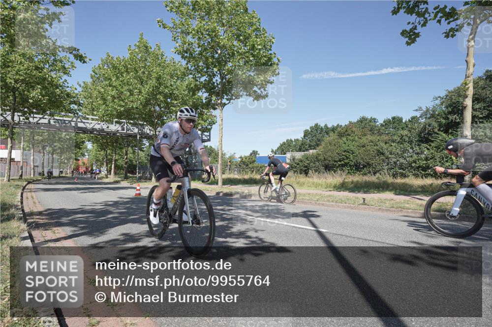 09.08.2026 - GEWOBA Citytriathlon Bremen Michael Burmester http://msf.ph/oto/9955764 09.08.2026 12:25:40 Radfahren 578, 649, 702, 718, 743, 774, 779, 789, 810, 848, 936, 944, 982, 1010, 1122, 1125 meine-sportfotos.de