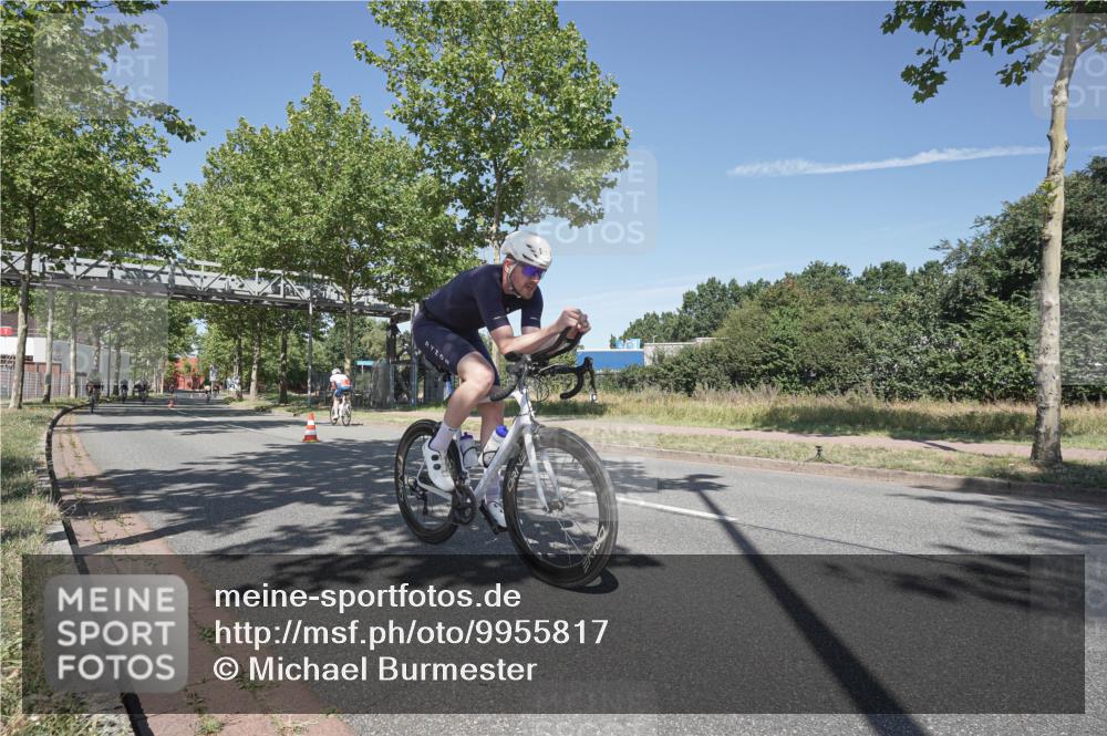 09.08.2026 - GEWOBA Citytriathlon Bremen Michael Burmester http://msf.ph/oto/9955817 09.08.2026 12:27:00 Radfahren 588, 607, 633, 813, 822, 856, 958, 1001, 1103 meine-sportfotos.de