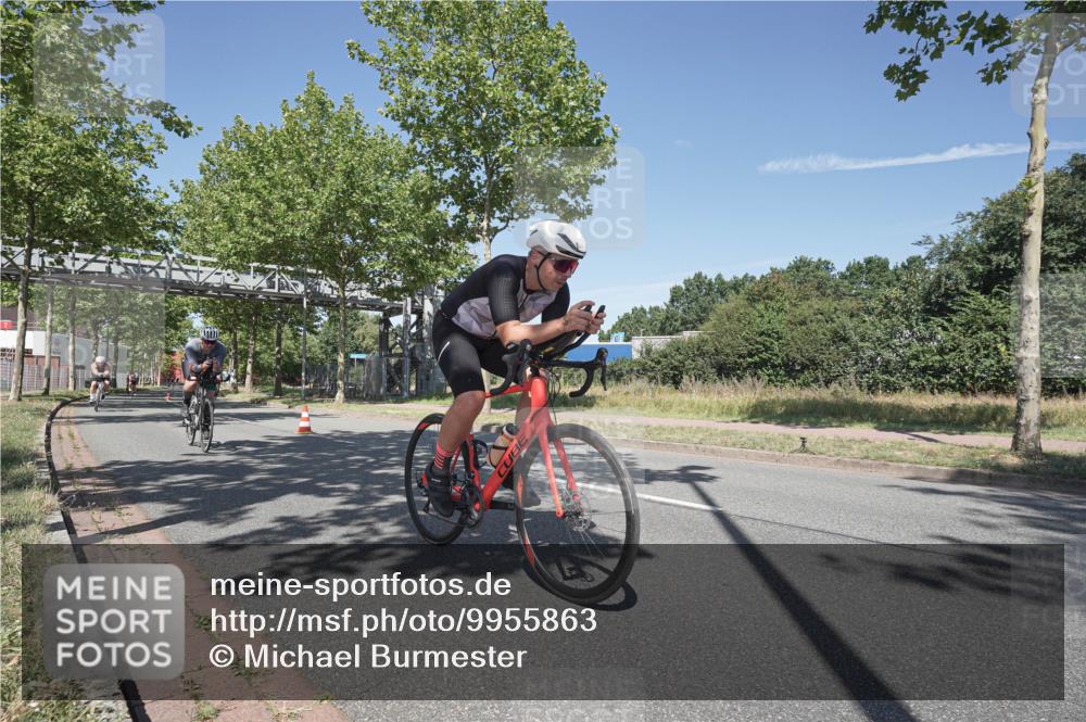 09.08.2026 - GEWOBA Citytriathlon Bremen Michael Burmester http://msf.ph/oto/9955863 09.08.2026 12:28:10 Radfahren 554, 660, 661, 666, 690, 917, 951, 1002, 1148 meine-sportfotos.de