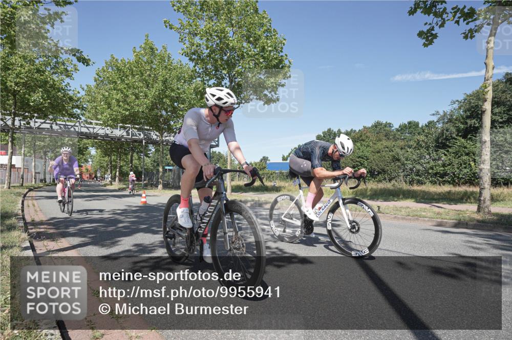 09.08.2026 - GEWOBA Citytriathlon Bremen Michael Burmester http://msf.ph/oto/9955941 09.08.2026 12:29:58 Radfahren 593, 616, 618, 641, 963, 964, 967, 1128 meine-sportfotos.de