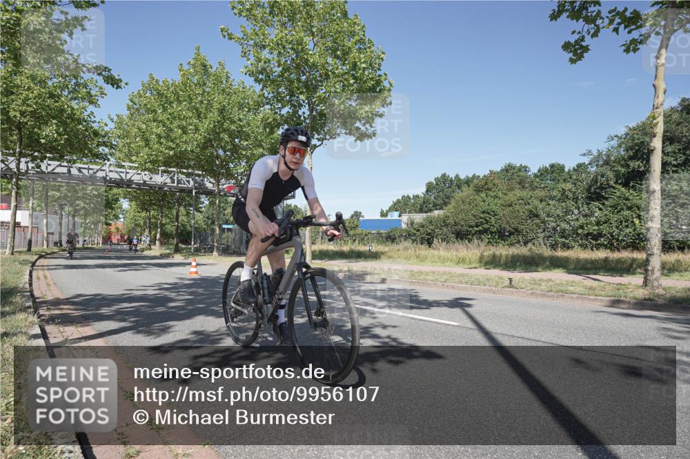 09.08.2026 - GEWOBA Citytriathlon Bremen Michael Burmester http://msf.ph/oto/9956107 09.08.2026 12:34:56 Radfahren 557, 638, 756, 757, 855, 939, 1145 meine-sportfotos.de