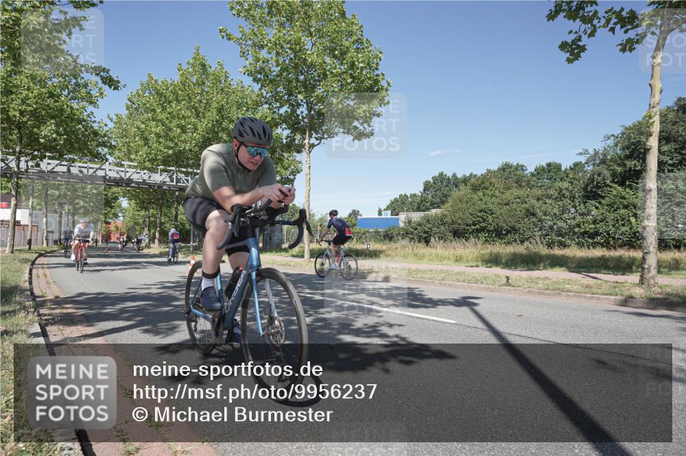 09.08.2026 - GEWOBA Citytriathlon Bremen Michael Burmester http://msf.ph/oto/9956237 09.08.2026 12:38:00 Radfahren 559, 571, 687, 763, 897, 911, 960, 1017, 1113, 1114 meine-sportfotos.de