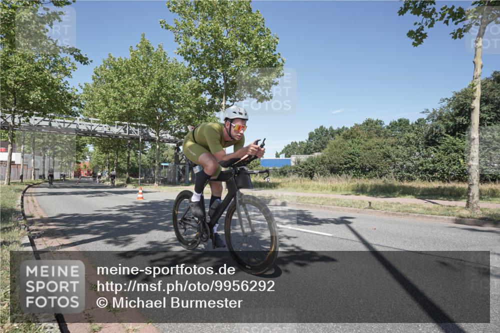 09.08.2026 - GEWOBA Citytriathlon Bremen Michael Burmester http://msf.ph/oto/9956292 09.08.2026 12:39:33 Radfahren 612, 656, 705, 783, 834, 896 meine-sportfotos.de