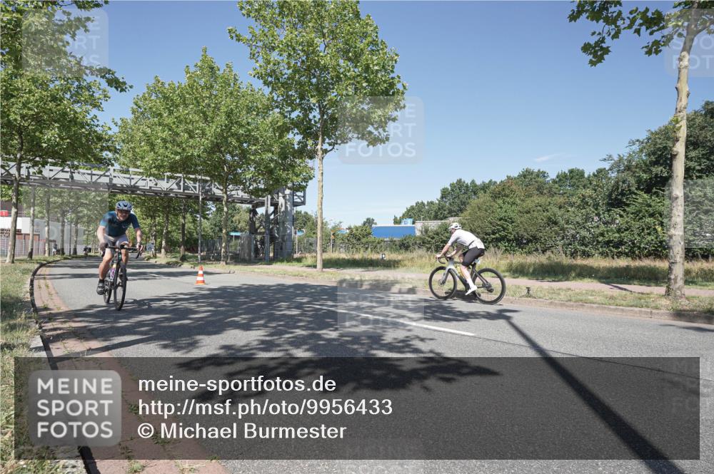09.08.2026 - GEWOBA Citytriathlon Bremen Michael Burmester http://msf.ph/oto/9956433 09.08.2026 12:43:01 Radfahren 543, 588, 649, 785, 890, 942, 1010, 1104, 1140 meine-sportfotos.de