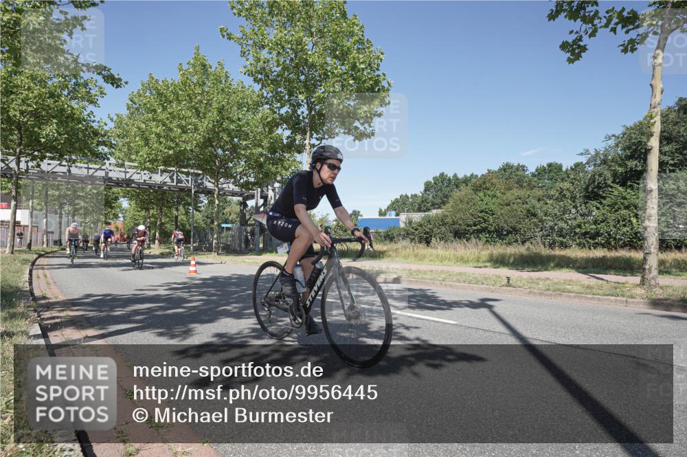 09.08.2026 - GEWOBA Citytriathlon Bremen Michael Burmester http://msf.ph/oto/9956445 09.08.2026 12:43:20 Radfahren 546, 558, 621, 674, 700, 732, 859, 887, 898, 944, 945, 989, 991, 996, 1105, 1108 meine-sportfotos.de
