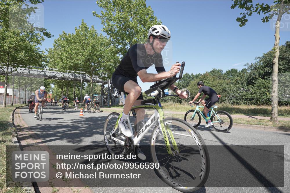 09.08.2026 - GEWOBA Citytriathlon Bremen Michael Burmester http://msf.ph/oto/9956530 09.08.2026 12:45:07 Radfahren 556, 597, 607, 610, 631, 666, 676, 690, 813, 831, 843, 853, 862, 985, 1128 meine-sportfotos.de