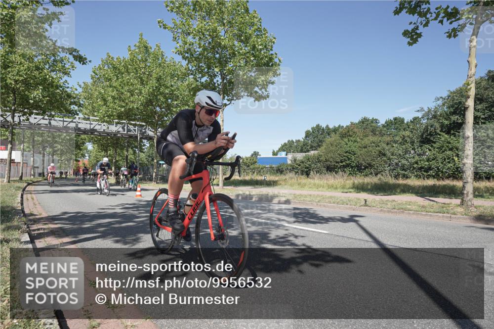 09.08.2026 - GEWOBA Citytriathlon Bremen Michael Burmester http://msf.ph/oto/9956532 09.08.2026 12:45:08 Radfahren 549, 556, 597, 607, 610, 631, 666, 676, 690, 813, 831, 843, 853, 862, 985, 1128 meine-sportfotos.de