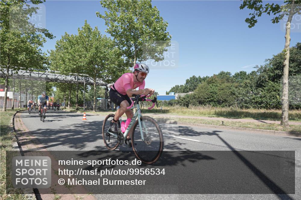 09.08.2026 - GEWOBA Citytriathlon Bremen Michael Burmester http://msf.ph/oto/9956534 09.08.2026 12:45:10 Radfahren 549, 556, 597, 607, 610, 631, 676, 690, 843, 853, 862, 878, 985, 997, 1128, 1157 meine-sportfotos.de