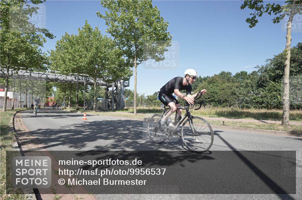 09.08.2026 - GEWOBA Citytriathlon Bremen Michael Burmester http://msf.ph/oto/9956537 09.08.2026 12:45:13 Radfahren 549, 556, 597, 607, 610, 631, 676, 690, 738, 843, 853, 862, 878, 997, 1128, 1157 meine-sportfotos.de