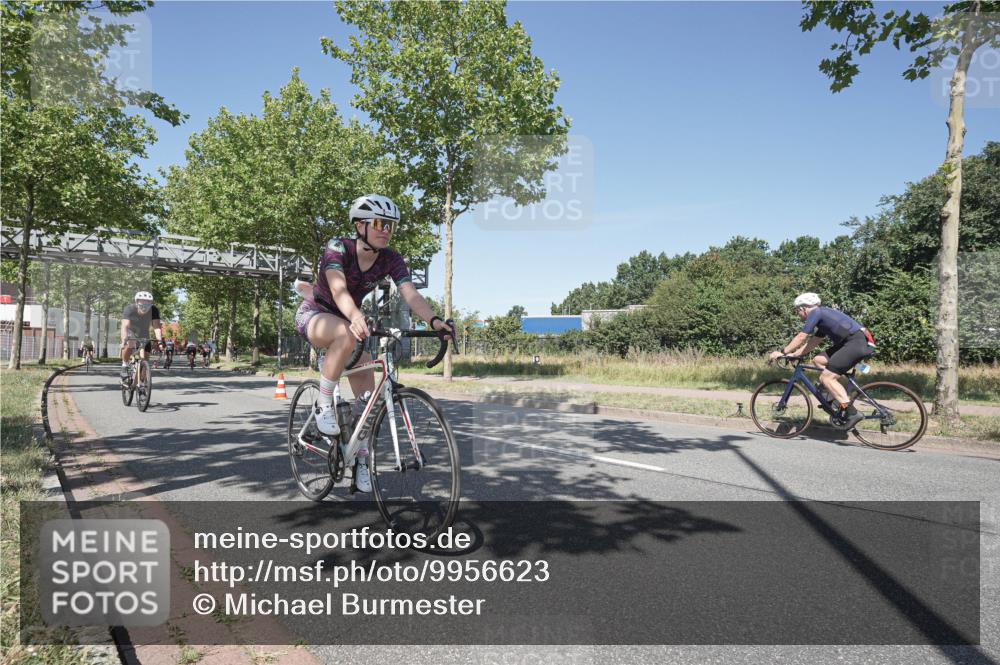 09.08.2026 - GEWOBA Citytriathlon Bremen Michael Burmester http://msf.ph/oto/9956623 09.08.2026 12:47:50 Radfahren 593, 618, 642, 719, 735, 904, 1103 meine-sportfotos.de