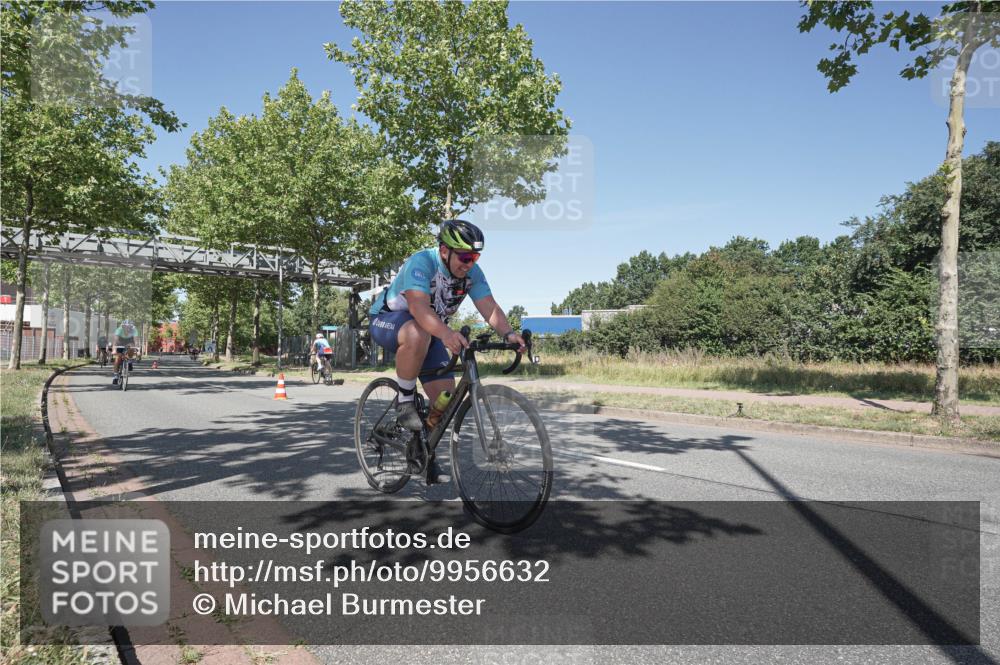09.08.2026 - GEWOBA Citytriathlon Bremen Michael Burmester http://msf.ph/oto/9956632 09.08.2026 12:48:04 Radfahren 563, 683, 688, 811, 883, 955, 1103, 1116 meine-sportfotos.de