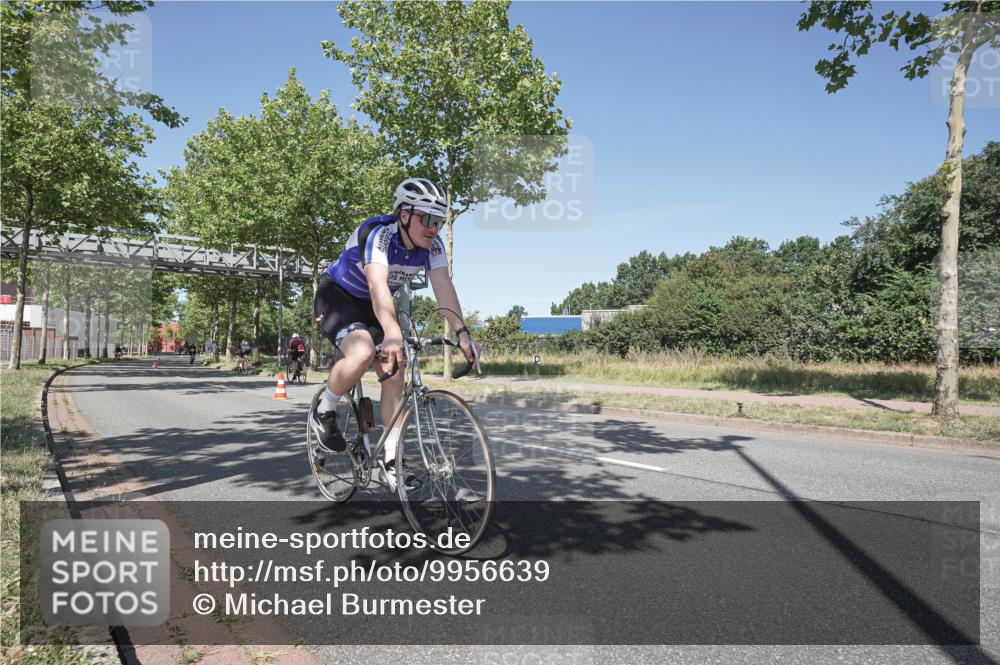 09.08.2026 - GEWOBA Citytriathlon Bremen Michael Burmester http://msf.ph/oto/9956639 09.08.2026 12:48:09 Radfahren 547, 563, 683, 688, 811, 883, 955, 1103, 1116 meine-sportfotos.de