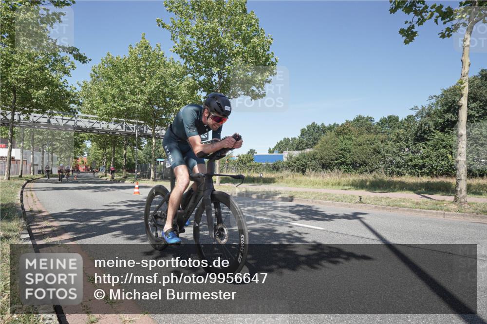 09.08.2026 - GEWOBA Citytriathlon Bremen Michael Burmester http://msf.ph/oto/9956647 09.08.2026 12:48:29 Radfahren 561, 605, 613, 645, 677, 769, 795, 822 meine-sportfotos.de