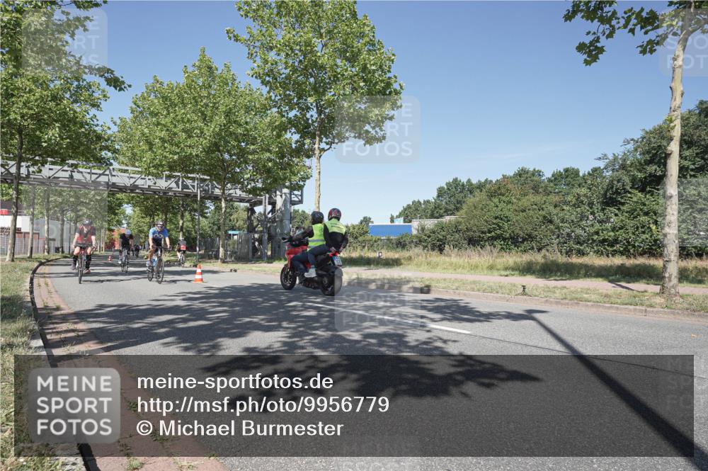 09.08.2026 - GEWOBA Citytriathlon Bremen Michael Burmester http://msf.ph/oto/9956779 09.08.2026 12:51:57 Radfahren 545, 582, 615, 820, 867, 990, 1013 meine-sportfotos.de