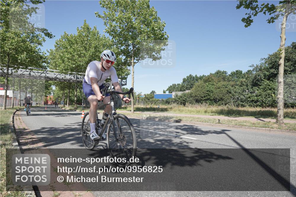 09.08.2026 - GEWOBA Citytriathlon Bremen Michael Burmester http://msf.ph/oto/9956825 09.08.2026 12:53:09 Radfahren 555, 600, 604, 748, 855, 920, 921, 1129 meine-sportfotos.de